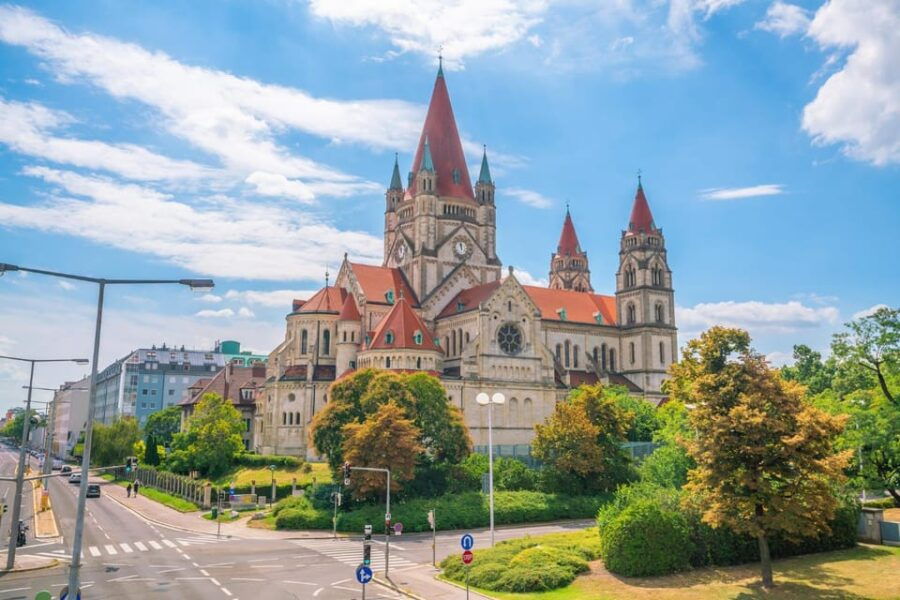 Vienna: Insta-Perfect Walk With a Local