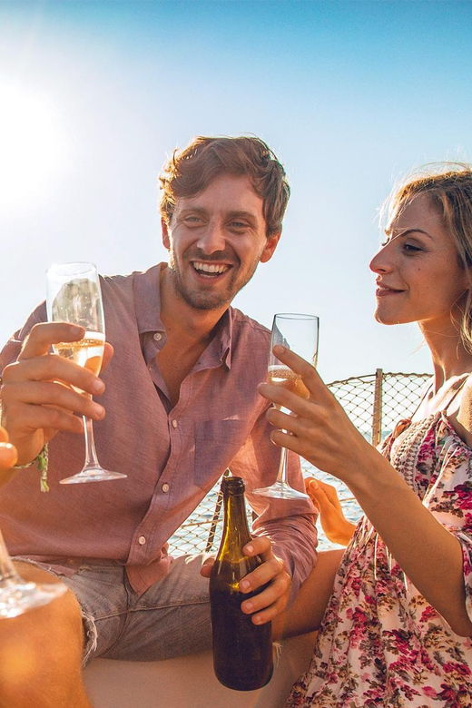 Vilamoura: 2-Hour Wine and Sunset Sailing Experience