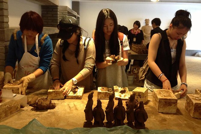 Visit Terracotta Warriors, Cave Dwellings, Muslim Quarter in Xian