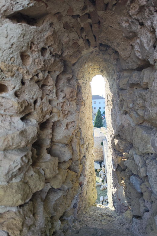Walking Tour in Palmela With Gastronomic Tasting