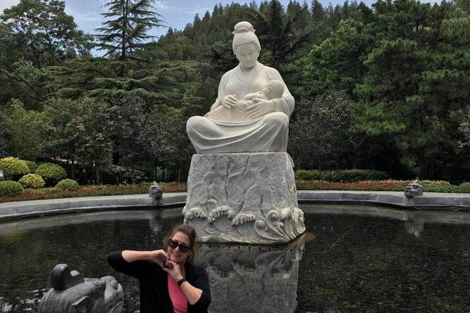 2-Day Zhengzhou Private Tour: Yellow River, Erqi Square, Shaolin Temple, Longmen Grottoes - What To Expect and Additional Information