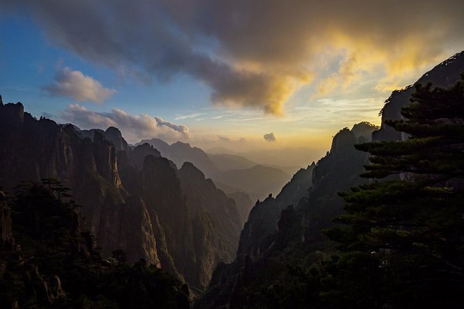 3-Day Yellow Mountain and Tangmo Village Tour With Local Handcraft Experience - Accommodation Details