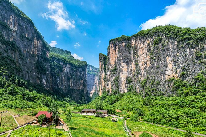 4 Days Chongqing Hidden Highlights All-In-One Private Tour - Accommodation Details