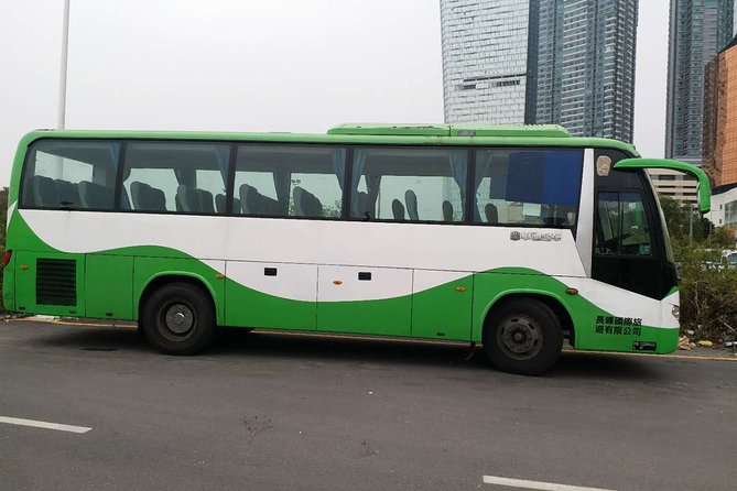 4-hour Service - 45-Seat Tour Bus - Location and Accessibility