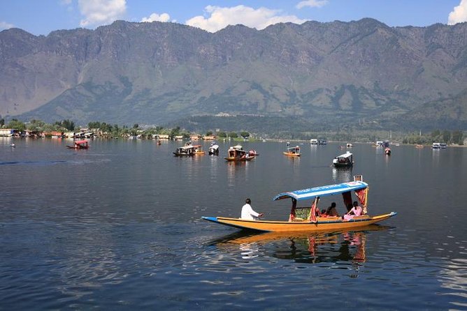 4 Star Luxury Kashmir Package Including Dinner - Accommodation Details