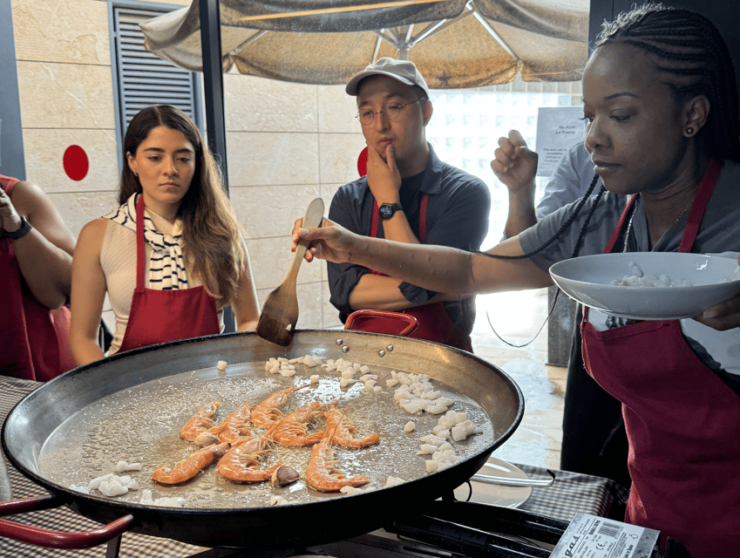 Barcelona: Seafood Paella ★Maestro★ & Tapas & Sangria - Highlights of the Cooking Experience