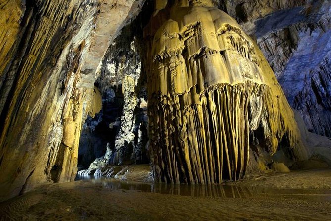 Dark and Paradise Cave - Costs and Inclusions