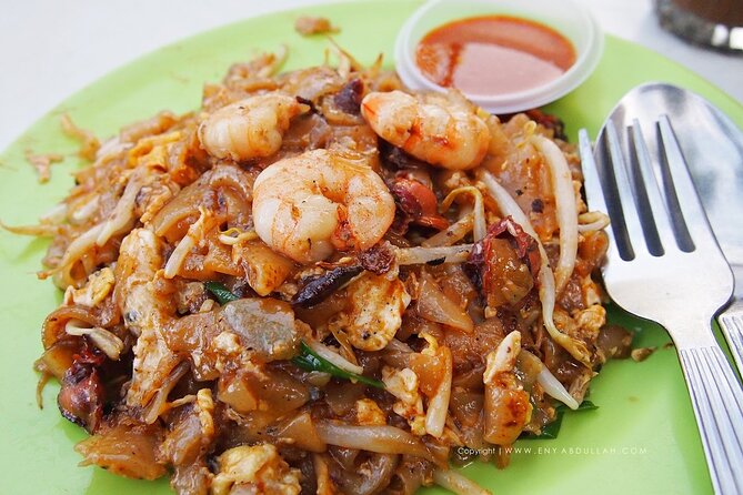 Discover the Delights of Chinatowns Cuisine - Sampling a Variety of Traditional Dishes