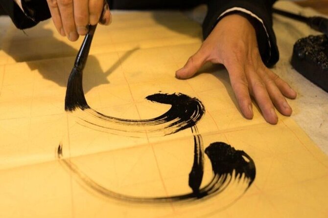 Experience Traditional Vietnamese Calligraphy Class in Ha Noi - Group Size and Operator
