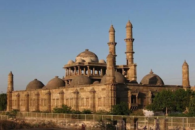 Golden Triangle Tour, Visit Mandawaa Attractively Unusual Forts & Havelies - Pickup Points
