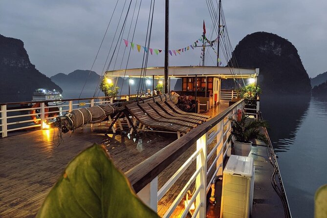 Halong Bay Overnight Cruise From Hanoi by Expressway Transfer - Meals and Dining Experience