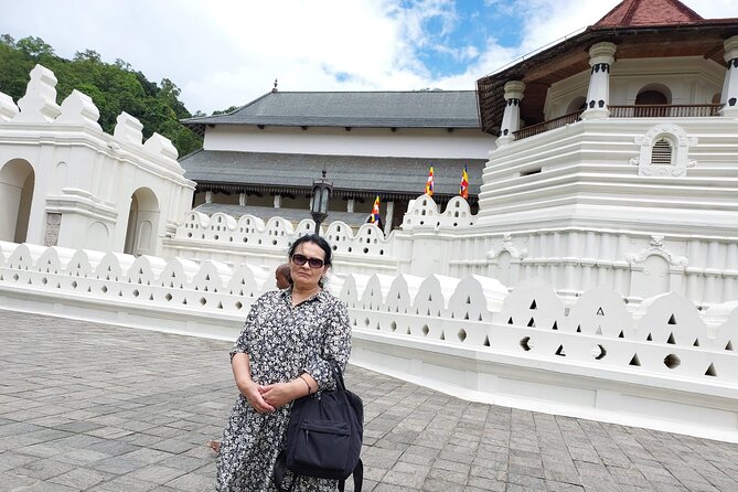 Meditation and Yoga Retreat in Central Province, Sri Lanka - Amenities and Services Provided