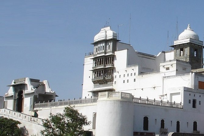 Monsoon Palace Fort Visit With Lunch - Pickup Information