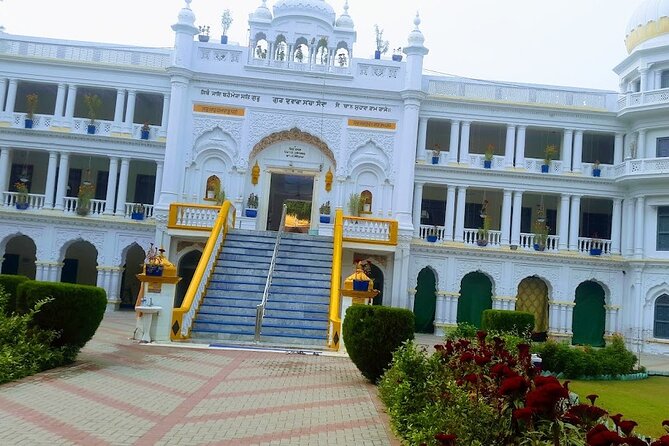 Pakistan Sikh Yatra For 9 Days - Accommodation Details