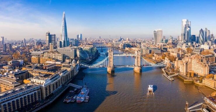 Private Round-trip Transfer: From Heathrow Airport ↔ Watford - Vehicle Options