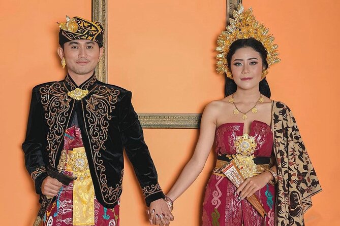 Professional Photoshoot Wearing Traditional Outfit in Bali - Meeting Point Information