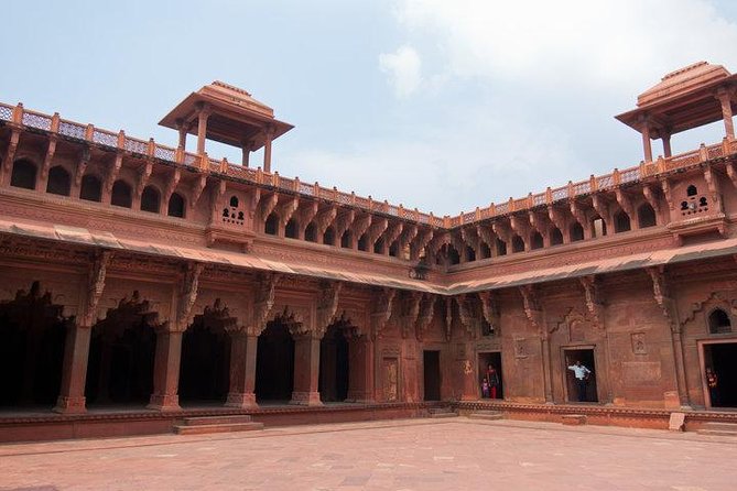 Same Day Taj Mahal Tour From Delhi in Traditional Indian Attire - Meeting Point Information