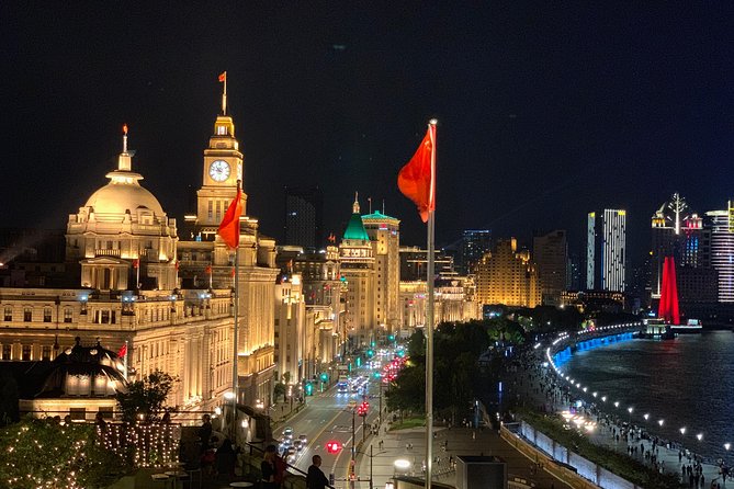 Shanghai VIP River Cruise Experience With Dinner and Guide - Meeting and Pickup