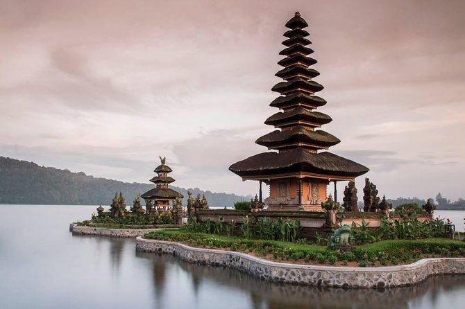 Shared Tour: Jatiluwih Rice Terraces - Ulun Danu Temple - Banyumala Waterfalls - Meeting and Pickup