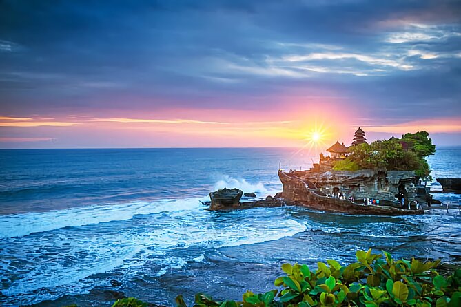 Sunset, Green Land and Three Lakes Private Tour (All Inclusive) - Meeting and Pickup Options