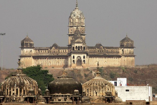 Touristic Highlights of Orchha & Jhansi (Guided Fullday Sightseeing Tour by Car) - Raja Mahal and Jahangir Mahal