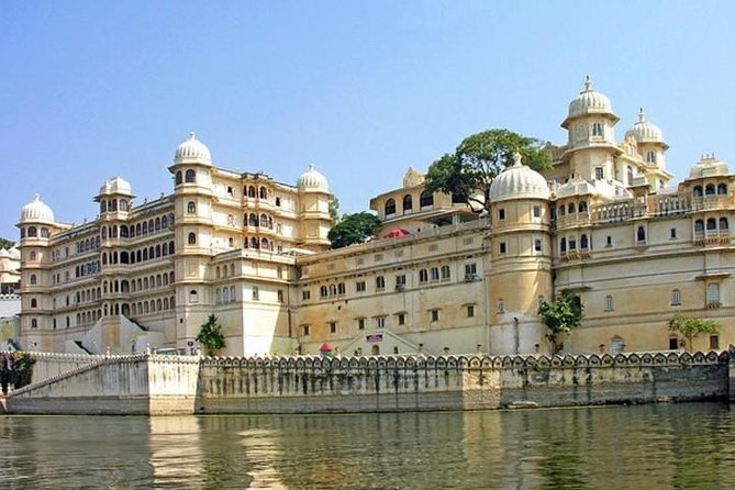 Udaipur City Day Tour With Kumbhalgarh Fort & Ranakpur Jain Temple Tour In 2 Day - Ranakpur Jain Temple Visit