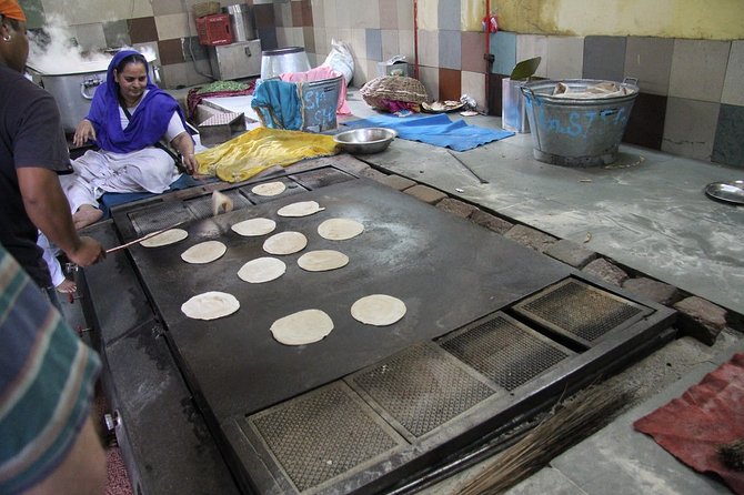 Visit Old Gurdwaras Of Delhi - Spiritual Experience Through Divine Practices