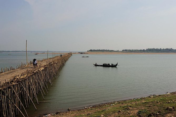 2 Days Private Guide Tour Phnom Penh Overland to Siem Reap via Kompong Thom - Guide and Sightseeing