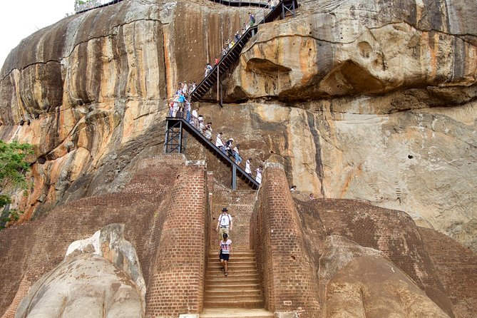 4 Days Tour in Cultural Triangle of Srilanka From Colombo/Airport - Logistics and Booking Information