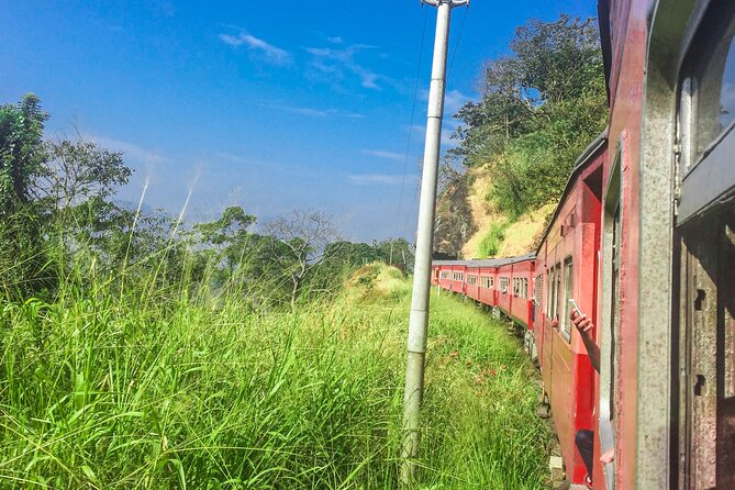 Badulla to Colombo Train Ride on (Train No: 1016 Udarata Menike) - Meeting Lakpura Representative at Station