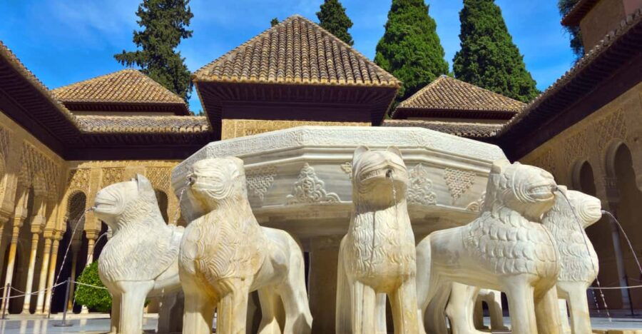 Granada: Alhambra and Nasrid Palaces Private Guide Tour
