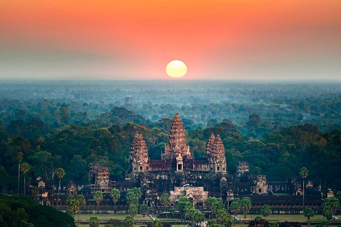 One Day Private Exploration With an Expert the Wonders of Angkor - Deluxe Lunch and Refreshments
