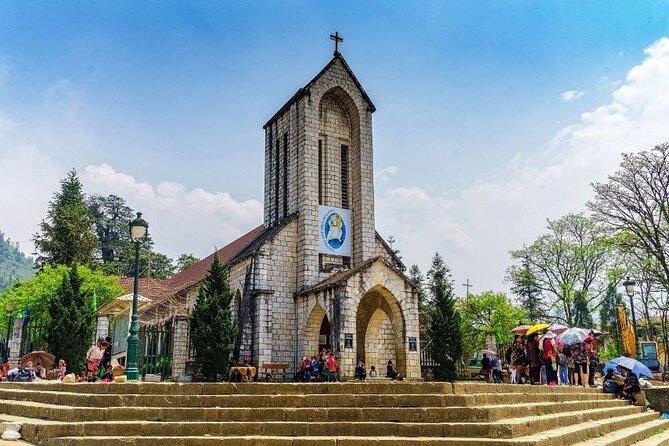 Private 2 Days Trekking Tour in Sapa From Hanoi by Limousine - Pickup Logistics