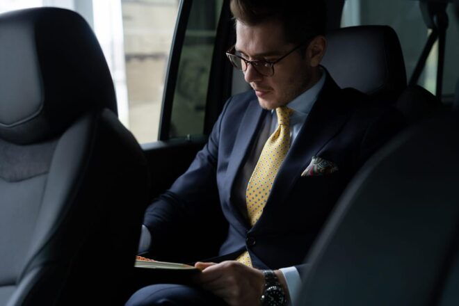 Private Round-trip Transfer: From Heathrow Airport ↔ Windsor - Vehicle Options