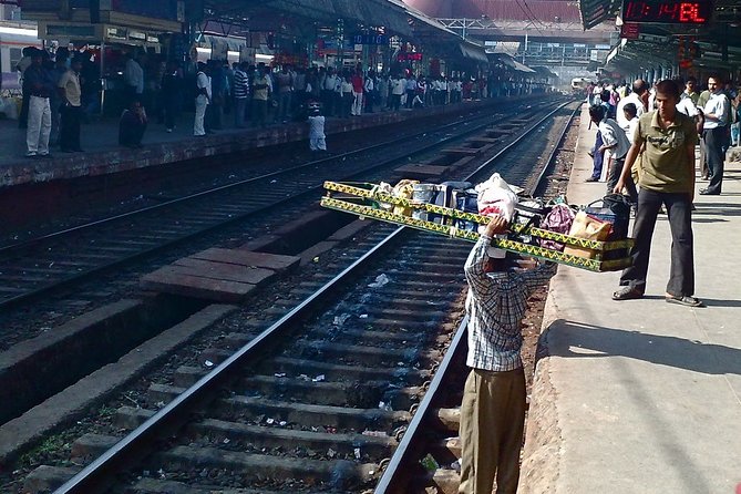 Tour Two Unique Mumbai Institutions - Dabbawalas & Dhobis - Itinerary Details