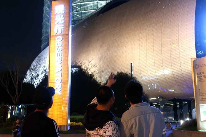 2-Hour Evening Walking Tour in Shanghai: Lookup Skycrapers With City Master - Group Size Limitations