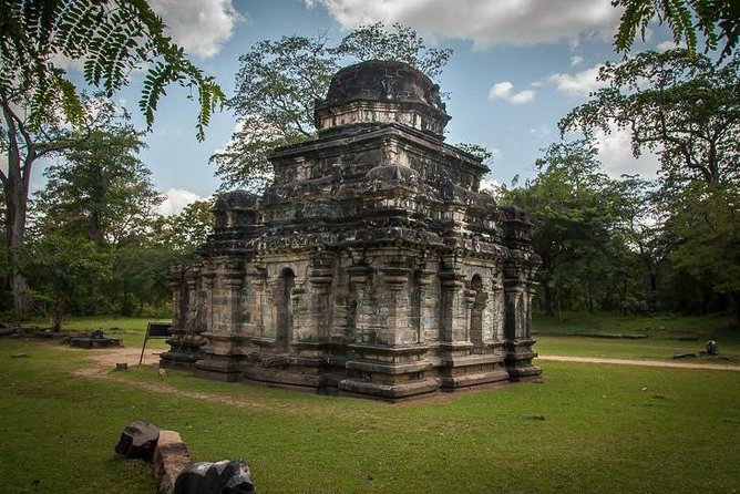 Ancient Kingdoms Tour (Polonnaruwa,Sigiriya,Kandy)with Holiday Walkers Sri Lanka - Booking Details