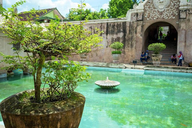 Custom Private Tour in Yogyakarta With Chinese Speaking Guide - Pickup Details and Start Time