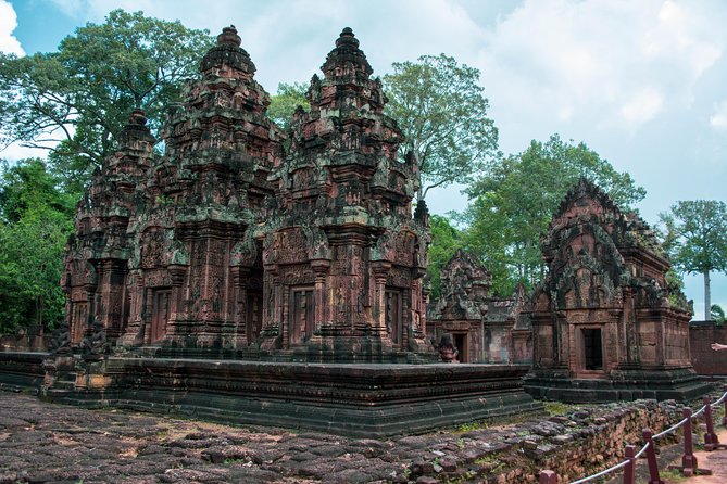 Kbal Spean & Banteay Srei Temple Tour - Booking Information