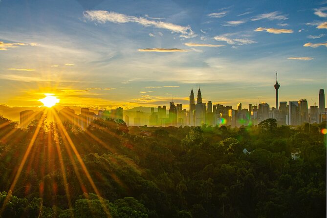 Kuala Lumpur Sunrise Landmarks Tour With Roti Canai & Teh Tarik - Tour Logistics