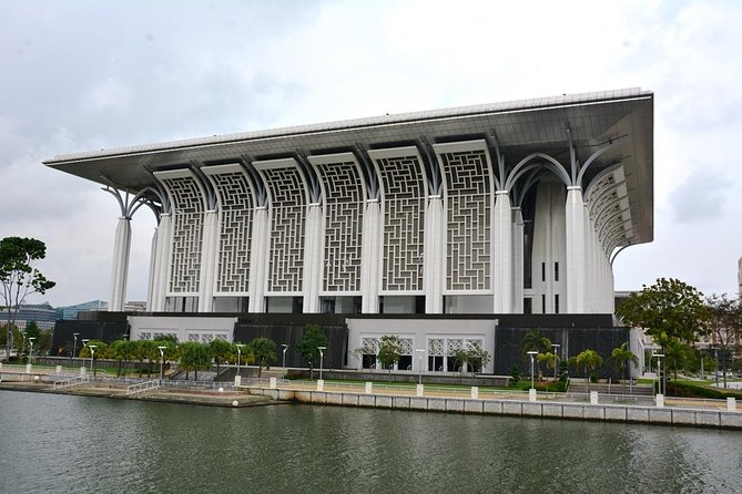 Putrajaya Smart & Inteligent City - Small-Group Transport Details