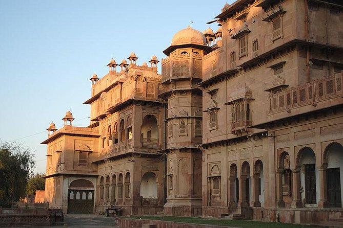 Self Guided Bikaner City Tour With Drop Off at Jaisalmer - Dining Options in Bikaner