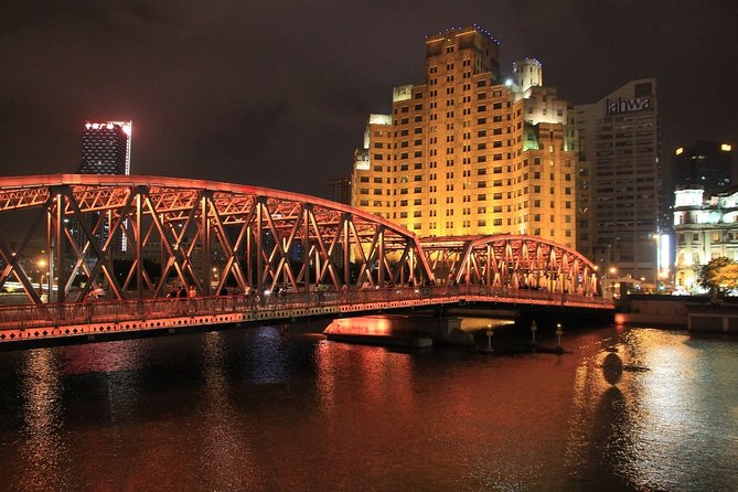 Shanghai by Night: VIP River Cruise and Dim Sum Dinner - Luxurious Setting on the River