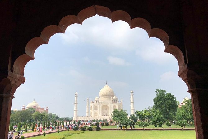 Taj Mahal Tour by Gatiman Express in Executive Class With Meals and Entrances - Pricing and Reservations