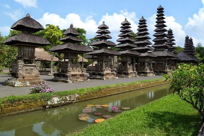 Tanah Lot Temple Tour With Uluwatu Temple & Shopping - The Sum Up