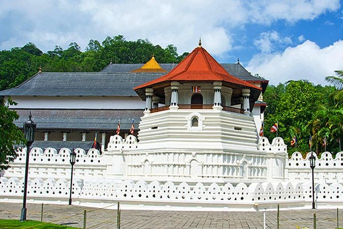 Top 10 Taxi From Colombo Airport to Kandy By Taxi 2 to 6 People. - Directions