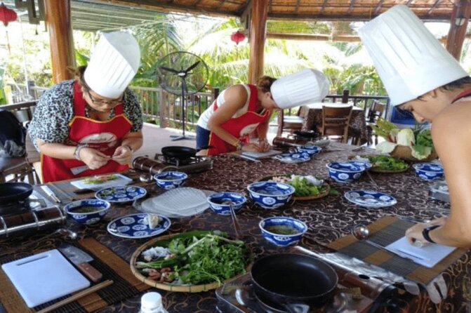 Hoi an Vegan Cooking Class With Local Chef and Basket Boat - Experience Description
