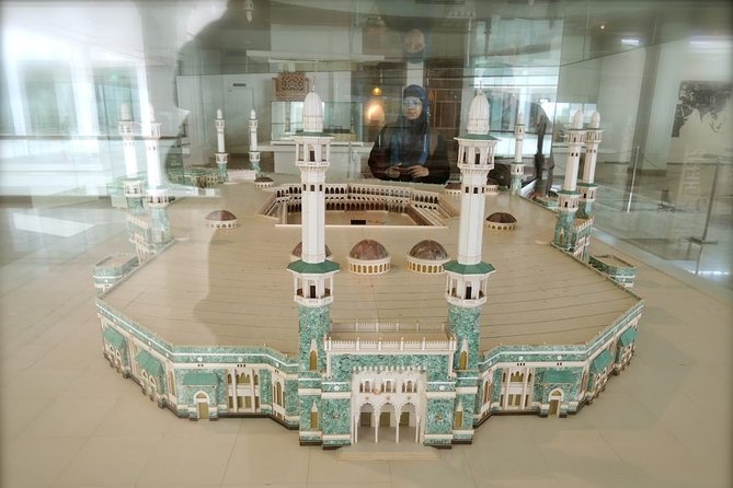 Islamic Arts Museum Admission Ticket With Free One Way Transfer - Transportation: Air-conditioned Vehicle