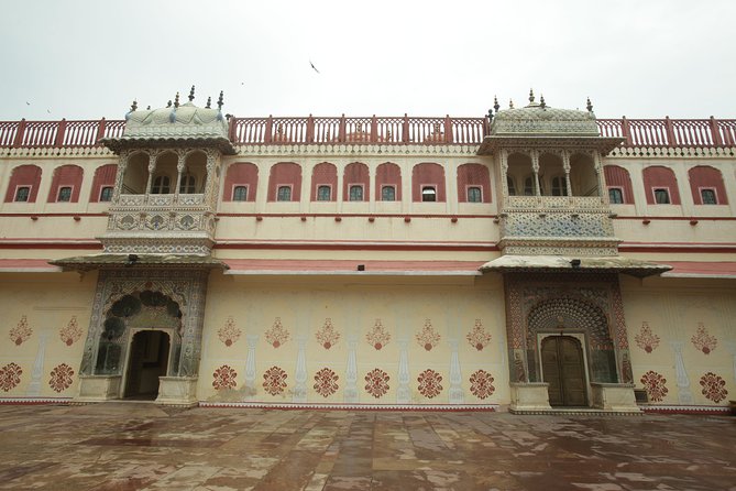 Private Day Tour to Jaipur From Delhi - Physical Requirements