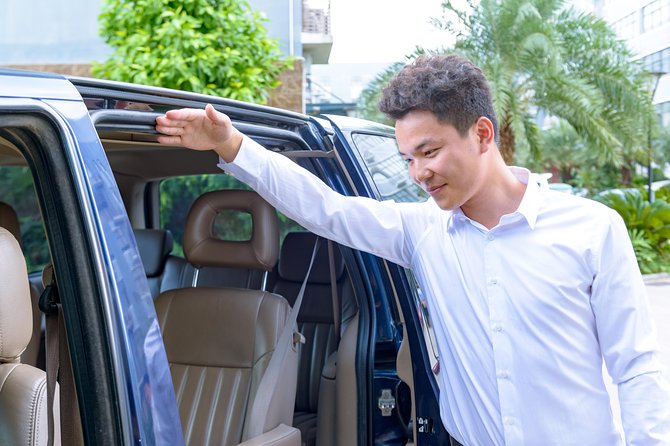 Private Departure Transfer: Yangshuo to Guilin Train Stations - Hotel Pickup Area